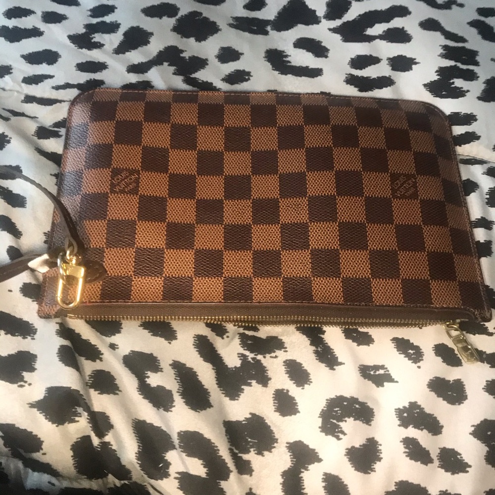 Authentic Louis Vuitton Neverfull Pochette